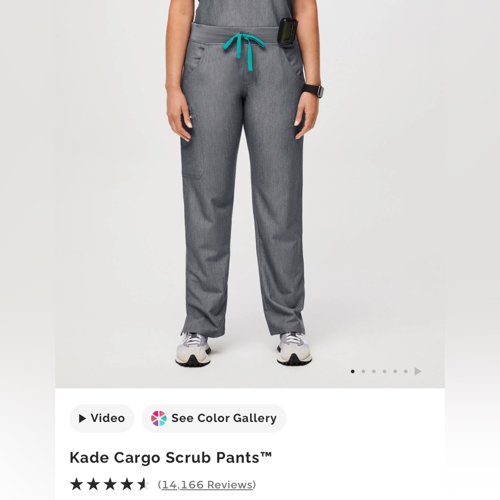 FIGS KADE Cargo Scrub Pants Women’s M
Graphite
Excellent condition